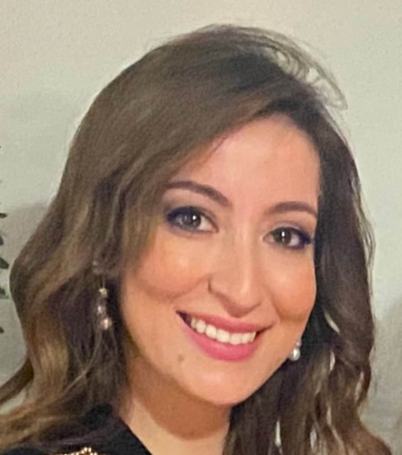 headshot of Dr. Lynsey Psimas